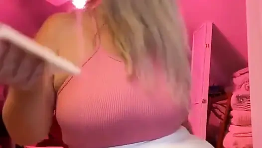 Improv 101 dan lol hide it or work it into the scene lol gara-gara nggak mungkin...