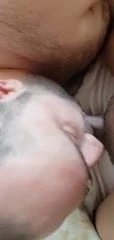 Ich schlucke das sperma meiner asiatischen vater