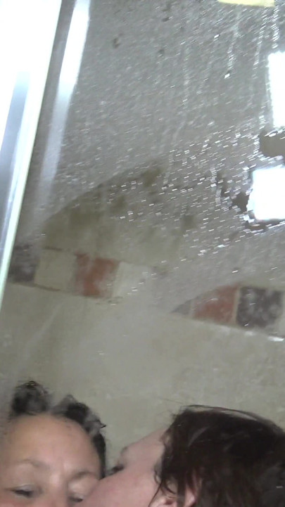 Lesbian shower with dulcemorena and young minitommy