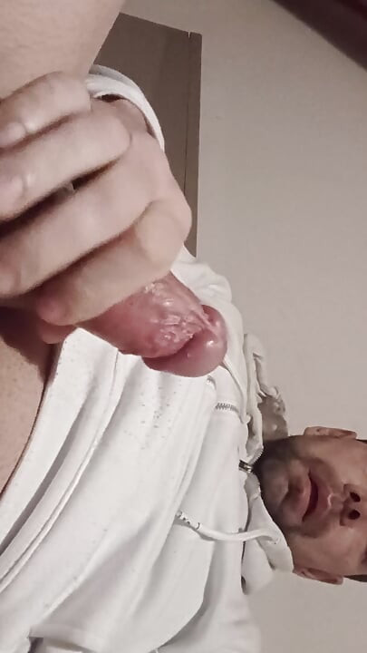 Ich tauche meinen Schwanz in den heißen Kaffee