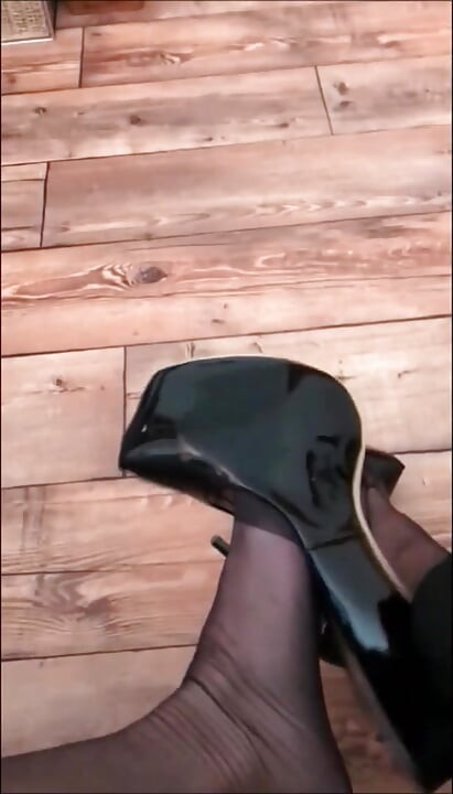 high heel slut in stockings