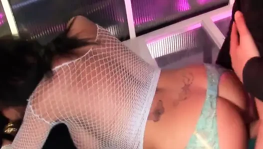 Adegan 2_sexy cewek hot rambut cokelat dengan lingerie seksi lagi asik dicrot di muka