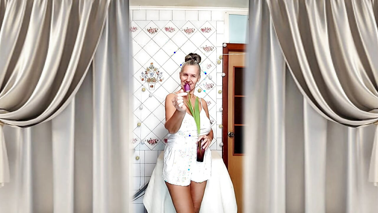 Hot housewife Lukerya. A mature Ukrainian woman shows off her figure and poses for the camera at home.