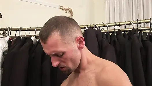 Wanita dewasa dengan tubuh sempit dientot habis-habisan