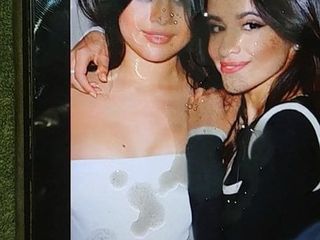 Selena Gomez y Canola Cabello cumtribute