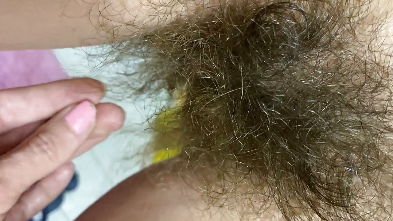 毛むくじゃらの茂みフェチビデオ