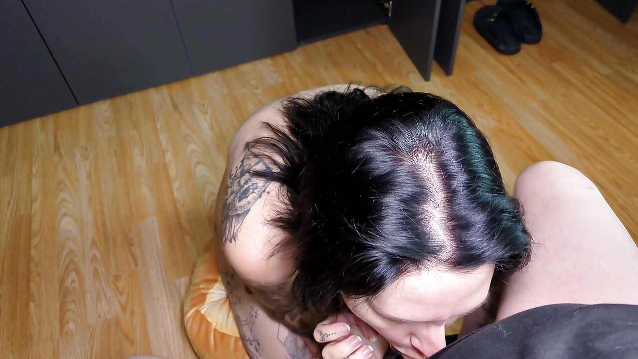 Goth Girl Gives Passionate Blowjob