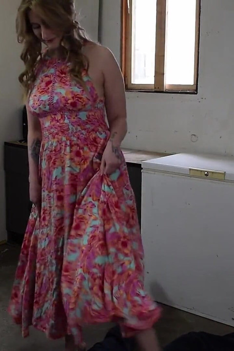 Buurman neukt me als betaling voor het repareren van mijn auto