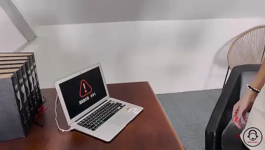 MILF Beurette Bercinta Dengan Teknisi Komputer