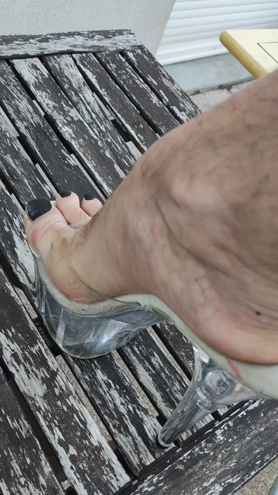 Sexy black toenails