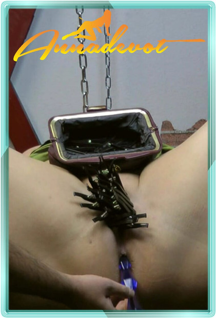 Dildo dalam pantat dan pepek diapit, hanya miang, yang menghidupkan saya, datang meletakkan zakar awak ke dalam mulut saya sekarang.