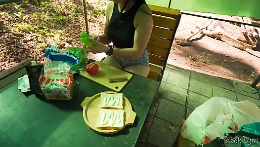 Pengalaman lengkap pacar: berkemah, memancing, memasak, dan seks di luar ruangan!