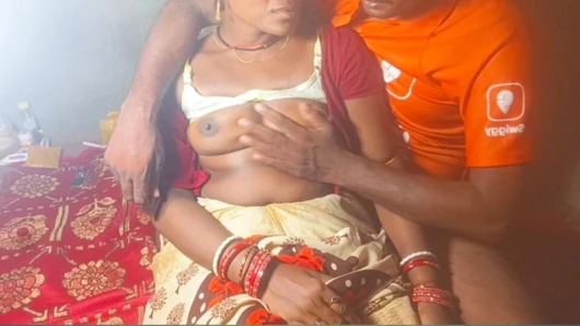 Swiggy delivery boy ne aunty ko uske ghar pe chuda