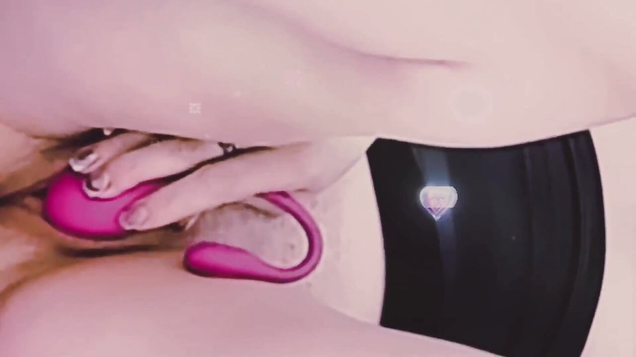 She Played with Her Didelot and Vibrator Until She Had an Orgasm