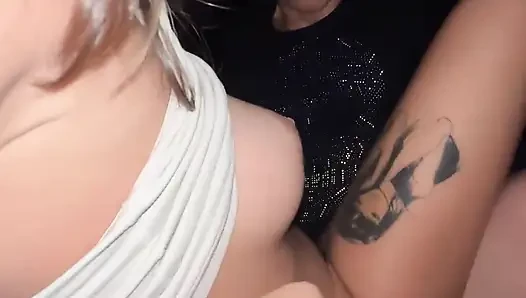 Seksi şoförümü arka koltukta sikiyorum