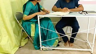 Индийская сексуальная учительница делает ее студенту дрочку ногами и трахается