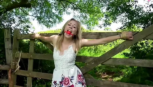 Damsel kapıya bağlı haç esareti ve