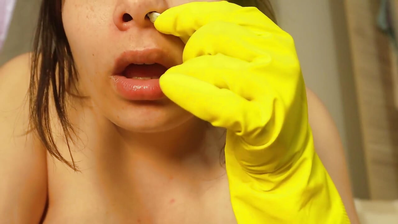 Giantess Girl Traps Tiny Humans in a Box for Her Amusement