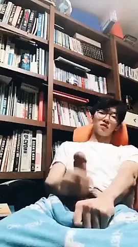 Japonês twunk solo masturbando