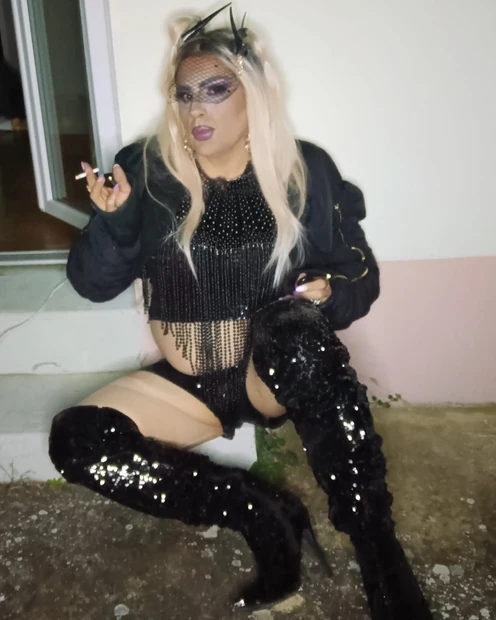Sexy bitch latina TMILF smoke outdoor