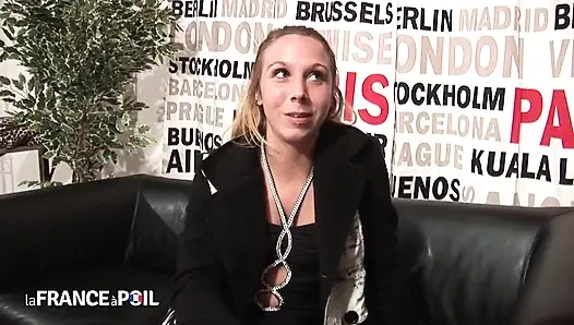 Pariser blondine strippt für casting-anruf