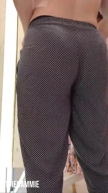 Howing My Body at a Dressing Room