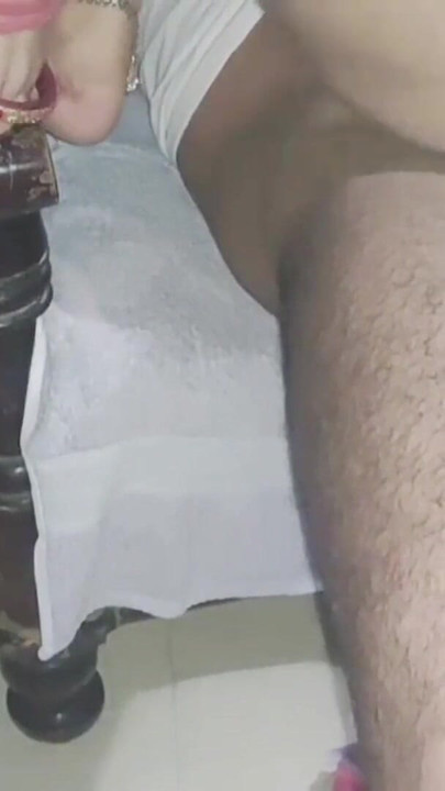 Nezaboravan trenutak iz "Moja slatka polusestra mi je jučer dala priliku za jebanje. Oboje smo uživali u cijeloj noći, hindi seks video"