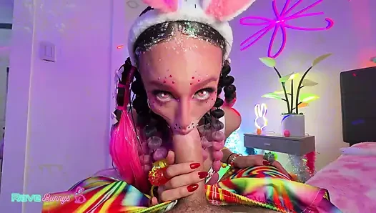 Christina Sage hüpft wie ein Häschenmädchen in eine schmutzige ostersession!