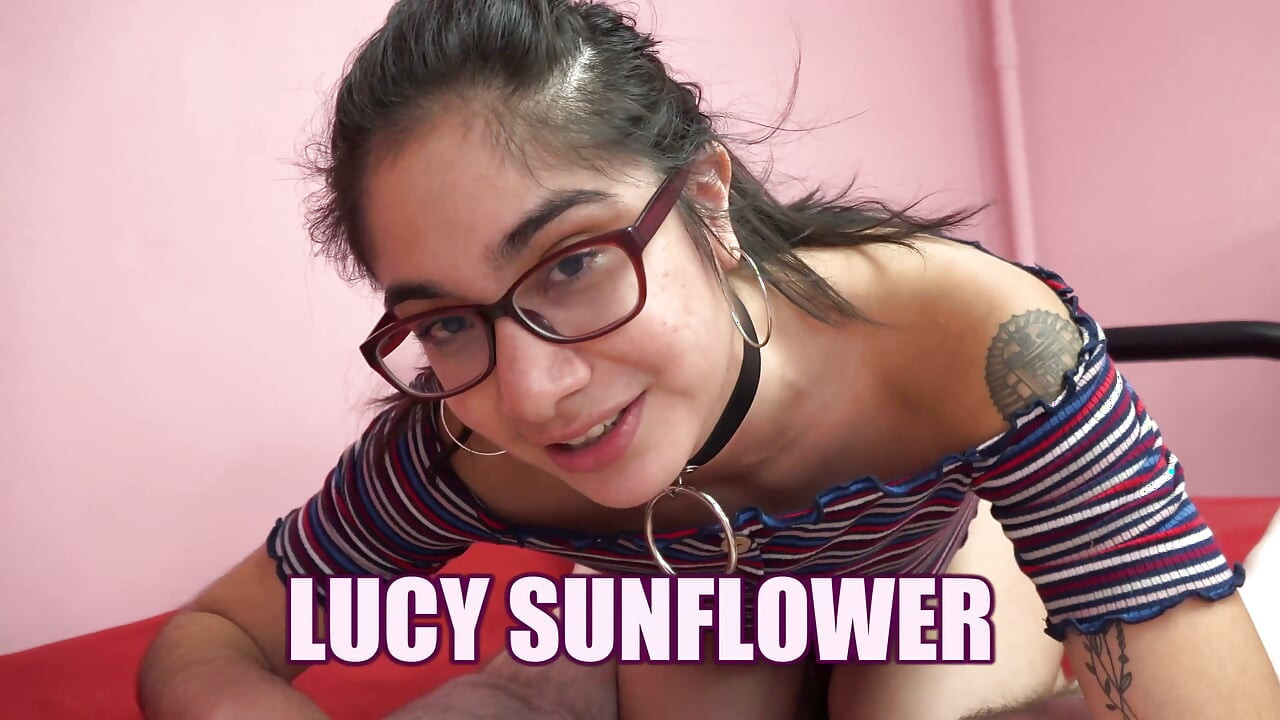 Oral sürtük Lucy Sunflower Logan'a sakso çekiyor ve döl yutuyor