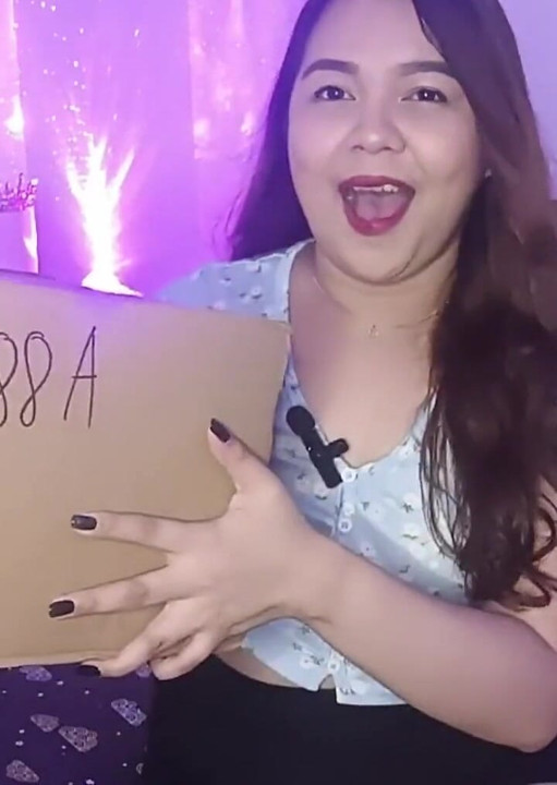 Unboxing My 25k Subscribers Gift From Pornhub