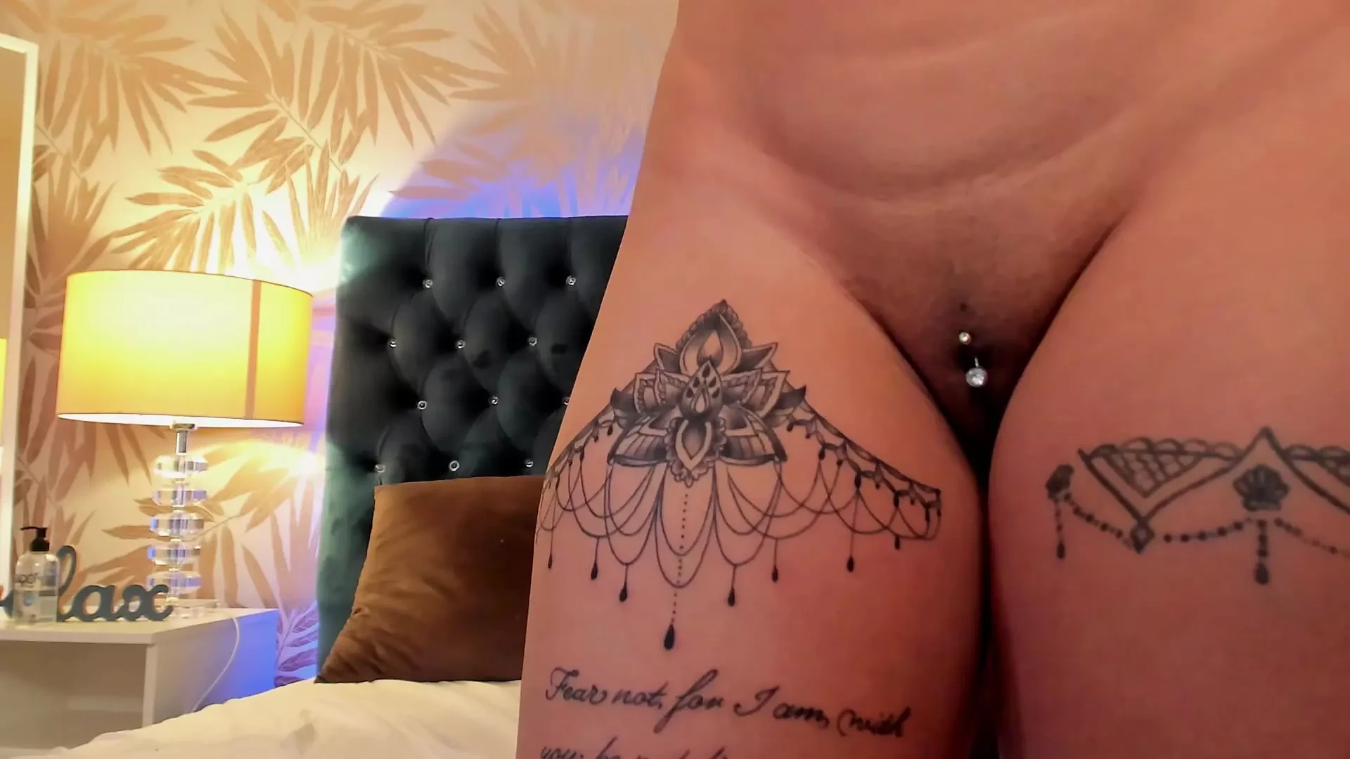 Squirting stream brings swollen pussy to orgasm