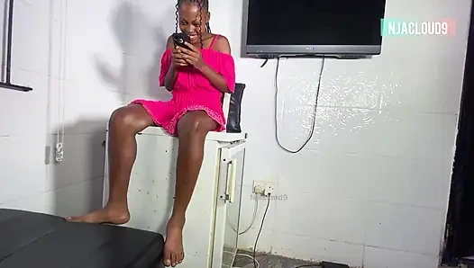 Он был голоден, и я подала ему свою возбужденную сочную киску в качестве ужина