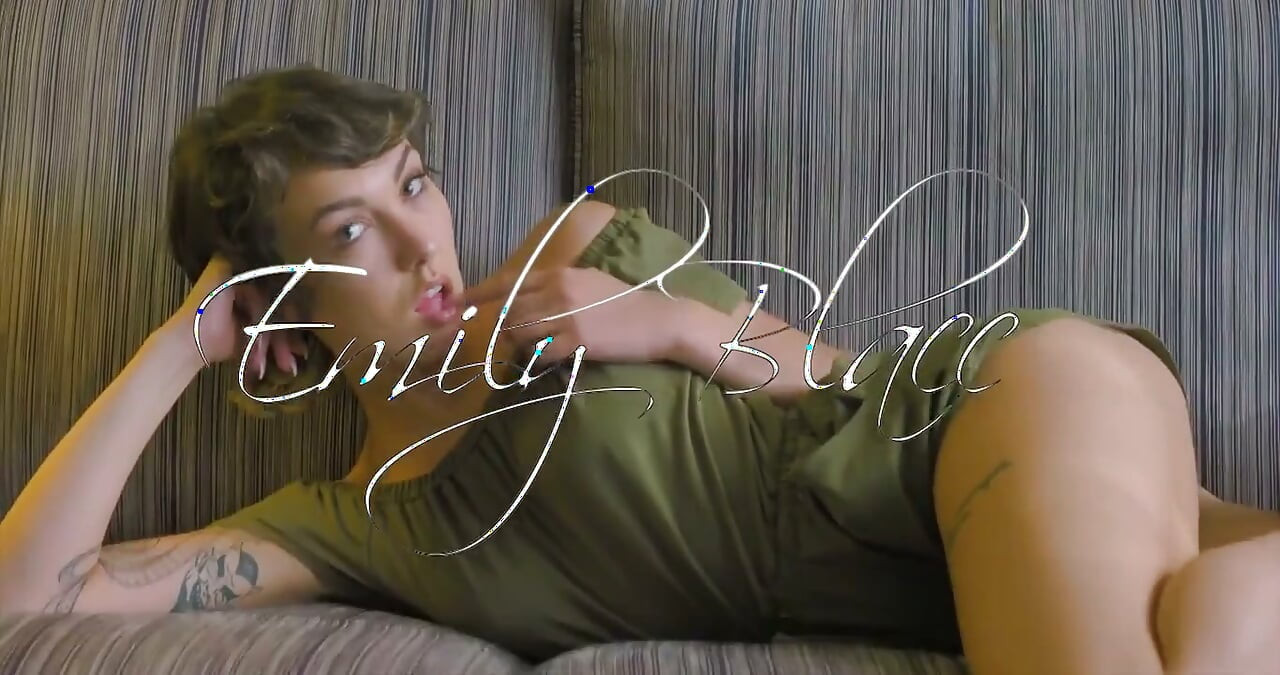 Emily Blacc单人脱衣舞挑逗