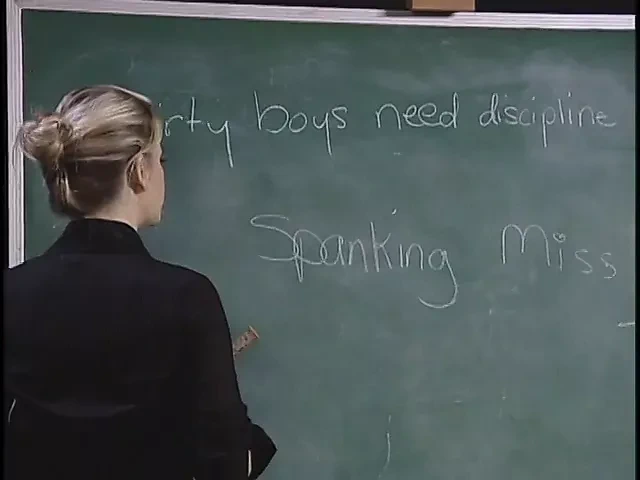 学生放学后留下来与大胸金发女郎进行课外性爱