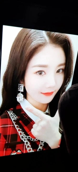 Izone eunbi cum tisztelgés