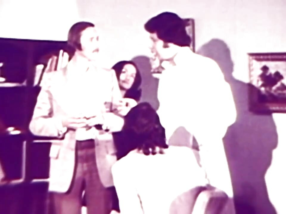 Kyssar slickar fingrar retro orgasm