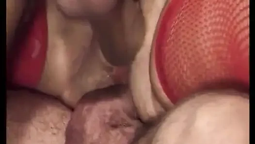 Это дама Bonde из Германии, которая наслаждается двойным проникновением