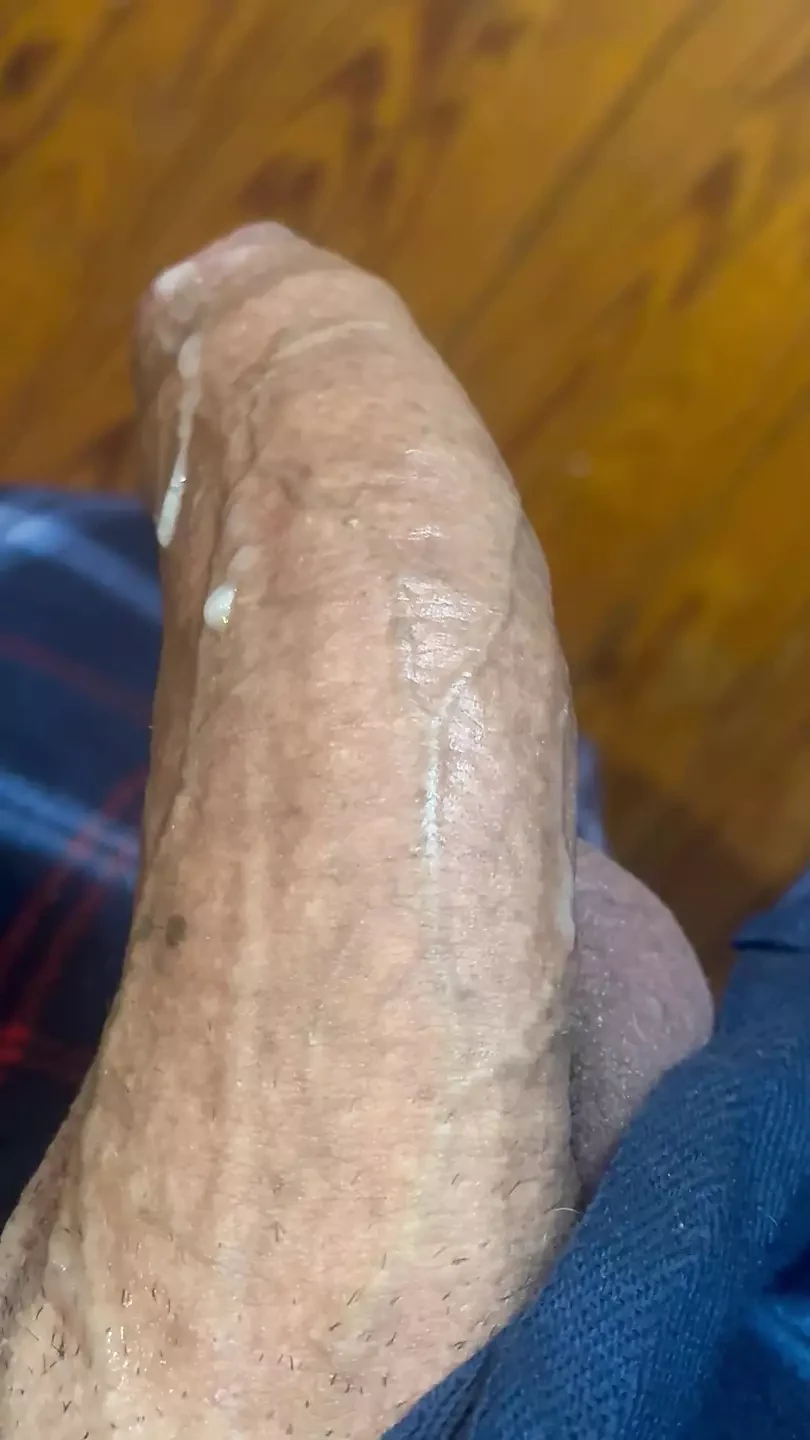 Mira ese semen grueso en ese pedazo de carne de hombre