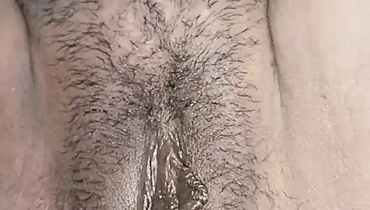 Hintli güzel kadın büyük götle mastürbasyon yapıyor