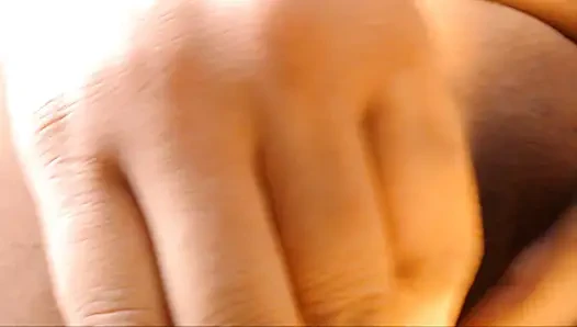 Nyepong kontol besar di depan sepupu