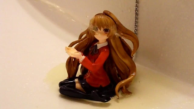Pissing on Toradora! - Aisaka Taiga (Max Factory)