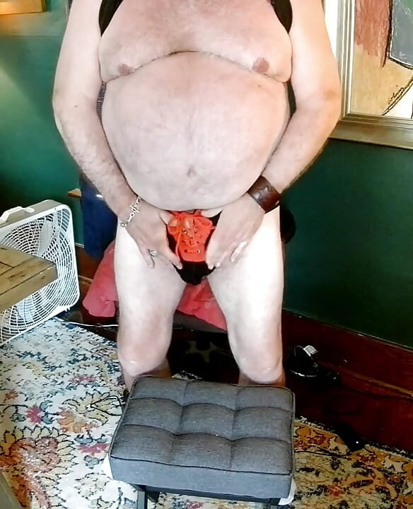 Beardaddychub Jerks off in Wrestling Jock on Webcam!