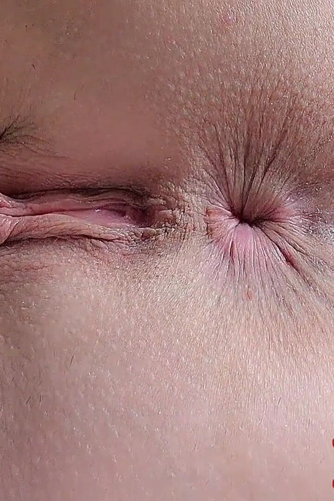 Seriez-vous embrasser et jouer avec ma chatte parfaite et mon trou du cul ?