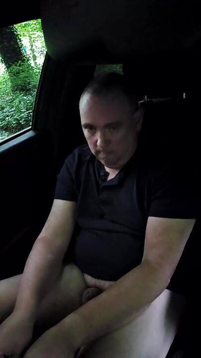 Strumpfhosensklave Thomas Katz wichst kleinen schwanz und kommt in strumpfhosen