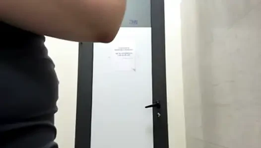 Fingering pussy in the gym jucielussie