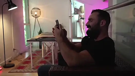 Тройничок с живыми легендами порно становится вирусным