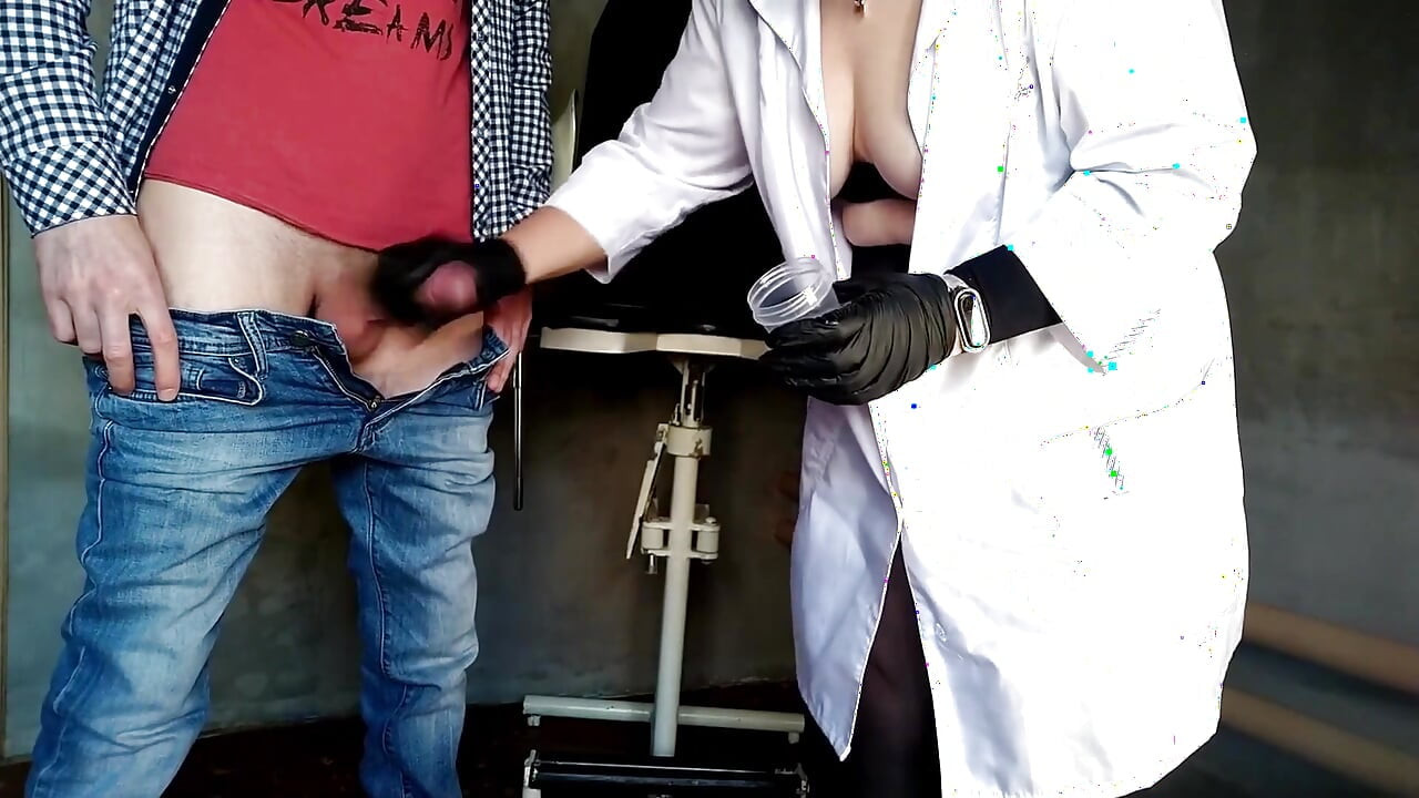 O moj Bože, moja zrela urologinja odlučila je provjeriti moj penis