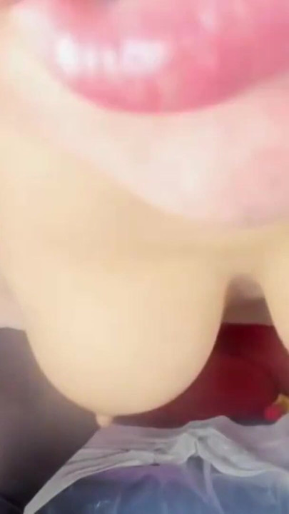 NikFox może tryskać raz po raz. | Klip 3