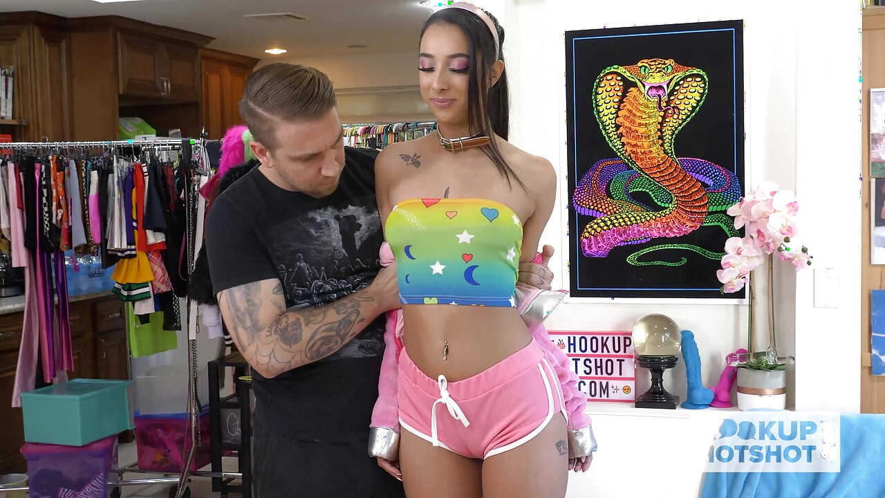 令人惊叹的 Kiarra Kai 对 Bryan Gozzling 的重口味性爱上瘾了！