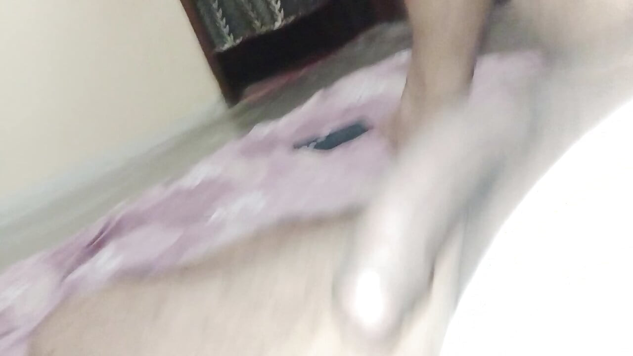 اليوم أستمتع بزبها الكبير في كسي